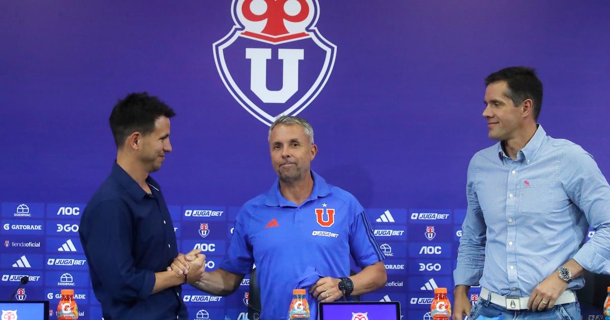 encanchacl's tweet card. Eduardo Vargas y Esteban Matus aún no pueden ponerse a disposición de Gustavo Álvarez en Universidad de Chile.