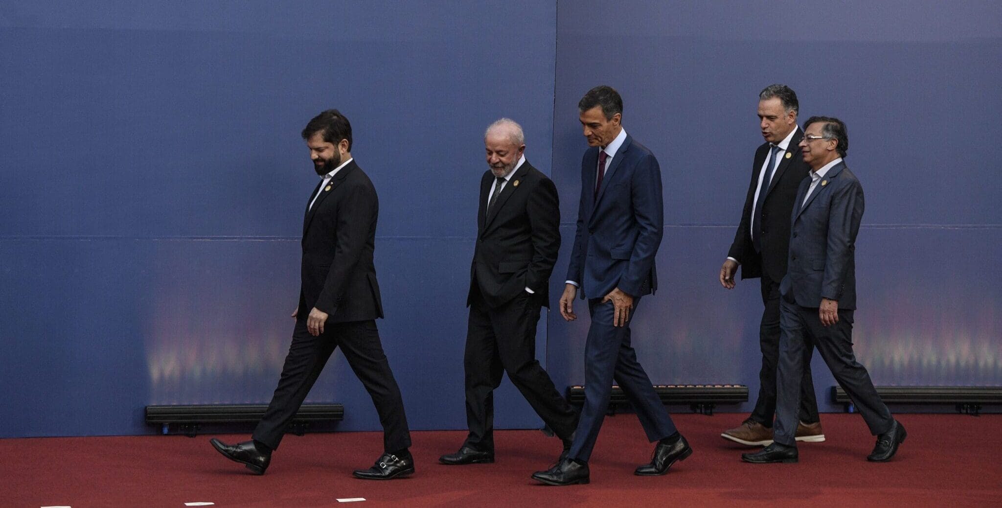 jmkarg's tweet card. El presidente de Brasil sube en encuestas tras cuestionar al magnate republicano. El liderazgo progresista que queda y la elección que viene.