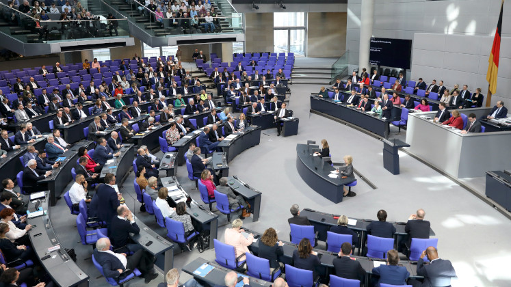 LSEEuroppblog's tweet card. Ideological polarisation shapes who debates whom in the German Bundestag, but substantive discourse may become less common in the years ahead.