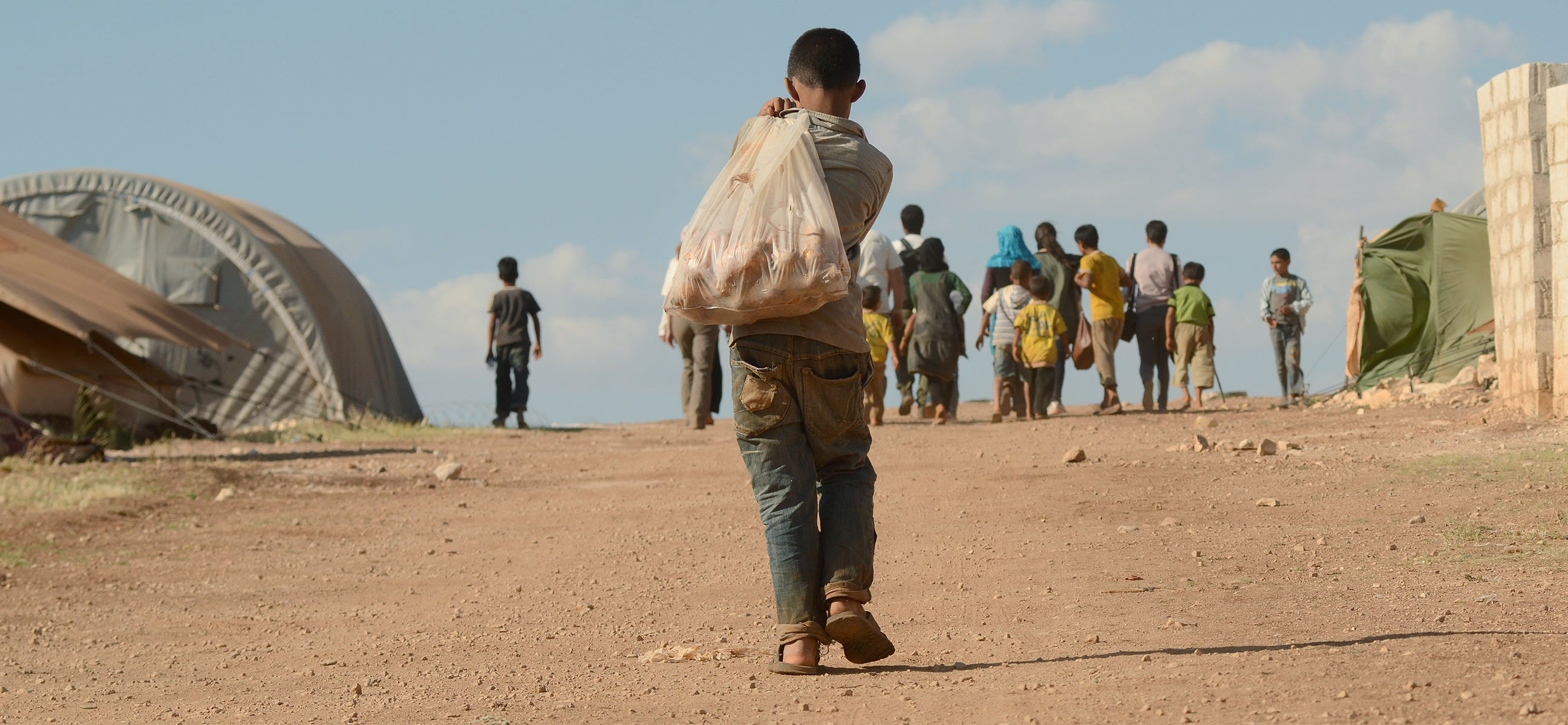 Human_Newsfeed's tweet card. As Afghan families are now forced to return from both Iran and Pakistan, the situation in Afghanistan is dire. World Vision shares this report on their efforts as they too reach out for help.