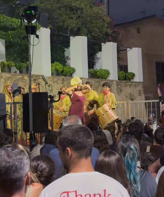 espludigital's tweet card. La colla tanca la Festa Major amb versots carregats d’ironia, crítica política, reivindicacions socials i relleu generacional