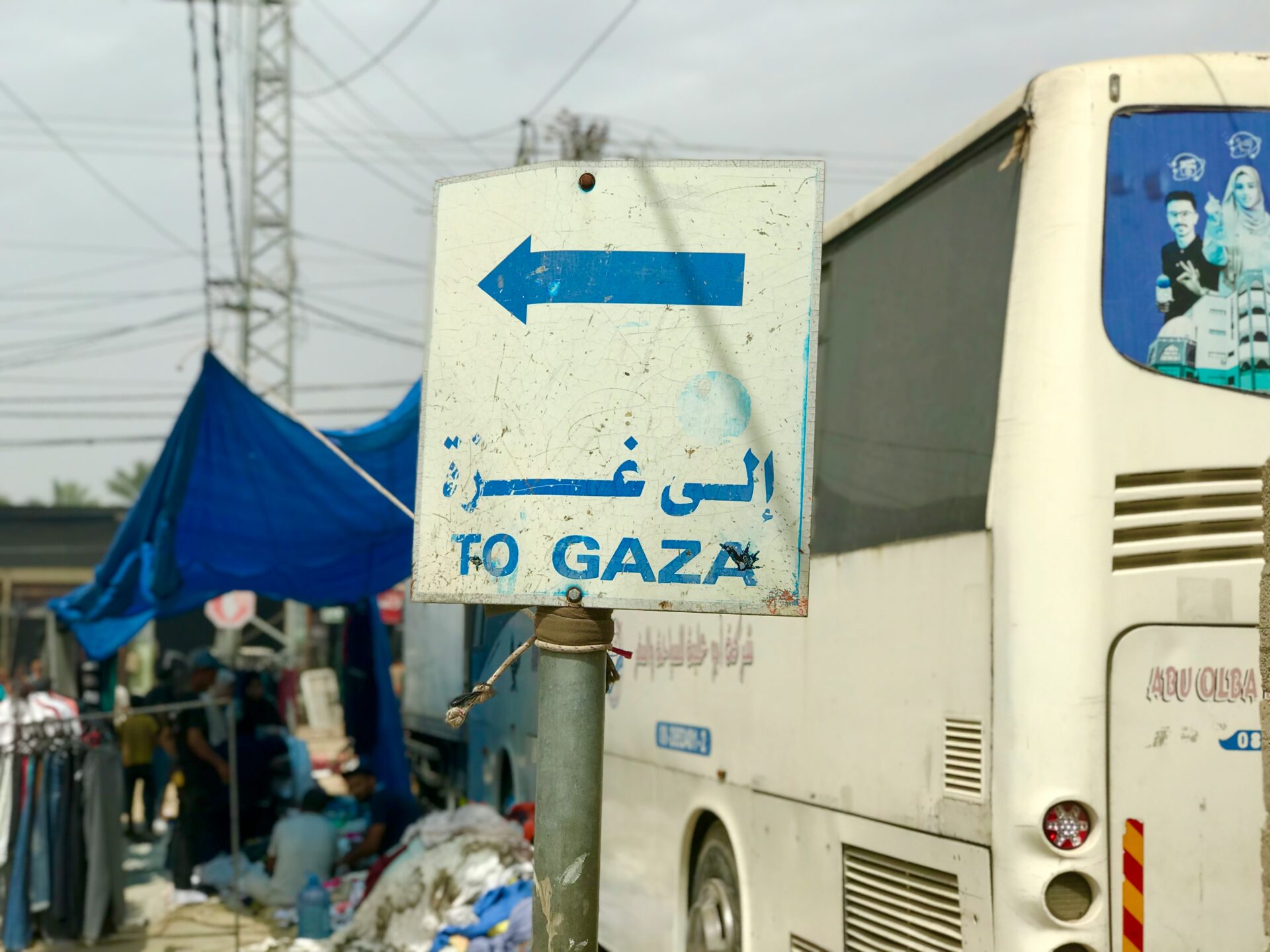 eitandi's tweet card. Im Gazastreifen genügen die verteilten Hilfsmittel hinten und vorne nicht, um eine Hungerkatastrophe abzuwenden. Weil Israels Regierung ihren humanitären Verpflichtungen nicht nachkommt, muss die...