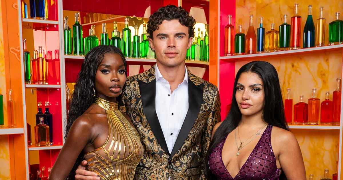 usweekly's tweet card. The 'Love Island USA' season 7 cast — including Nic and Olandria — posed in new and exclusive photos for Us Weekly's cover