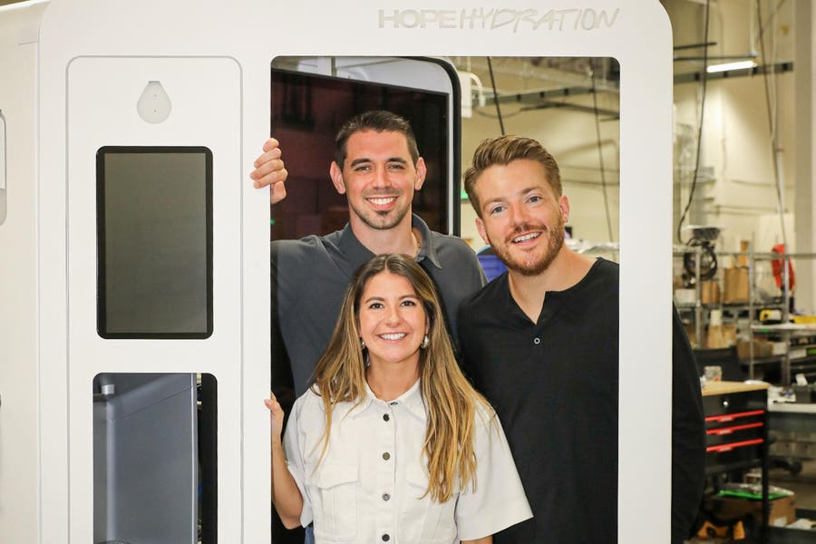 hiphipjorrge's tweet card. This under 30 water startup is providing free and clean water to millions. They're using a B2B advertising model to do it.