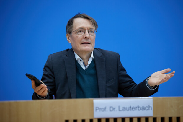 TichysEinblick's tweet card. Die elektronische Patientenakte floppt. Nicht einmal jeder Zehnte Versicherte nutzt sie, wie der Verband der Hausärzte mitgeteilt hat. Die Ursachen dafür liegen im Misstrauen gegenüber dem Staat –...
