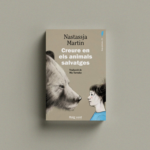 Raig_Verd's tweet card. Creure en els animals salvatgesNastassja MartinTraducció de Mia TarradasIl·lustració d'Albert AsensioPublicació: Febrer 2025Edició: Rústega amb solapes160 pàgines Traduïda ja en tretze llengües, ara...