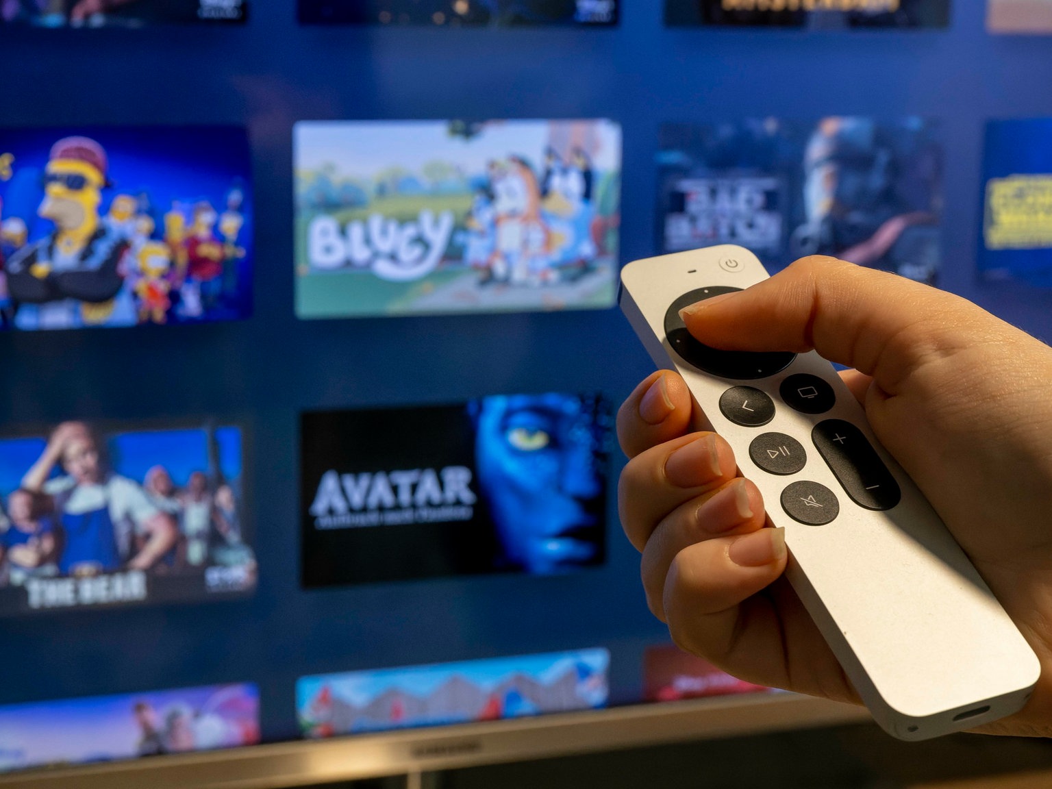 WDRaktuell's tweet card. Kulturstaatsminister Weimer will, dass Streaminganbieter wie Netflix, Prime und Co. in deutsche Filmproduktionen investieren.