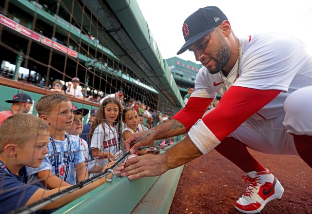 ChicagoSports's tweet card. Red Sox fans are being asked to buy food and drinks outside of Fenway before turning out for games, as ballpark concession workers are ready to take to the picket line.