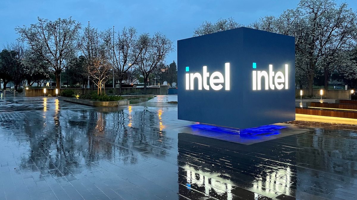 tomshardware's tweet card. Intel's Q2 revenue flat year-over-year, but losses deepen, and outlook remains bleak