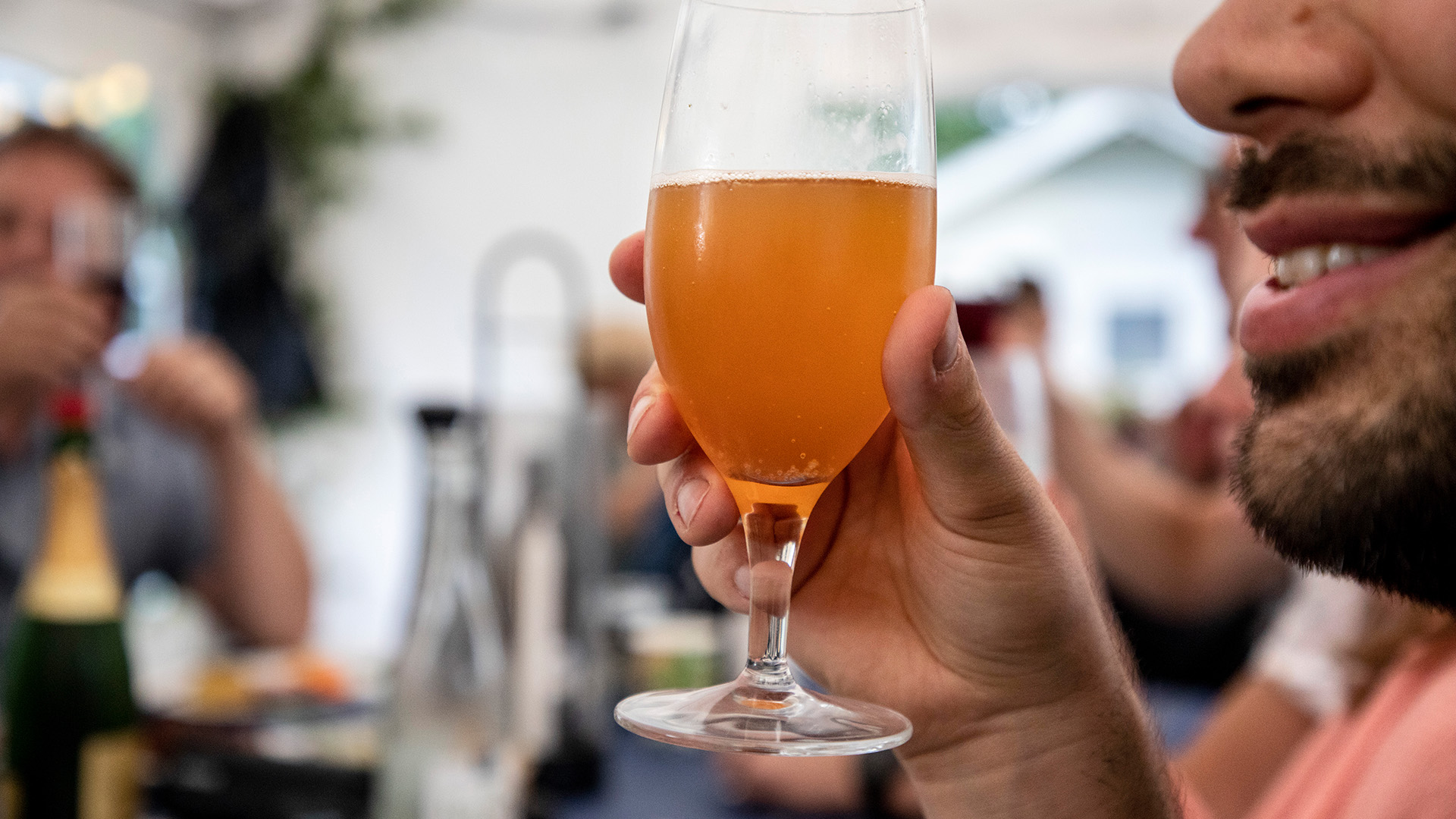 dalilaalibasic1's tweet card. Regeringen tillsätter en snabbutredning direkt efter sommaren för att slopa det så kallade matkravet vid alkoholservering och förenkla för uteservering.