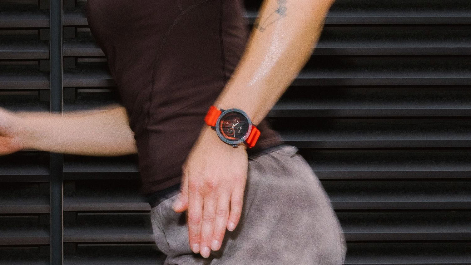 AndroidAuth's tweet card. What looks like a smartwatch, but isn't a smartwatch, and is just what you need?