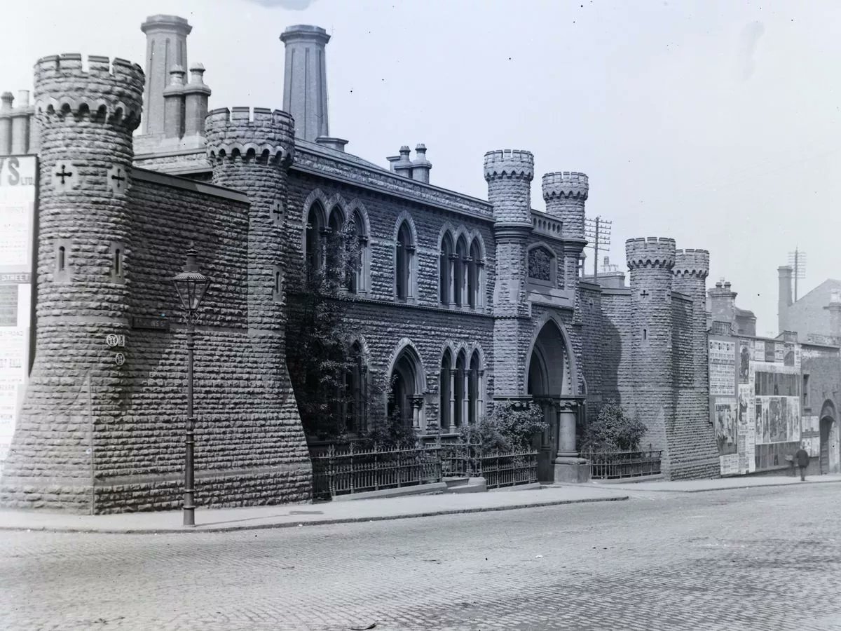 bendigonotts's tweet card. Bendigo had problems with alcohol and his behaviour meant that the magistrates in Nottingham sentenced him to The House of Correction.