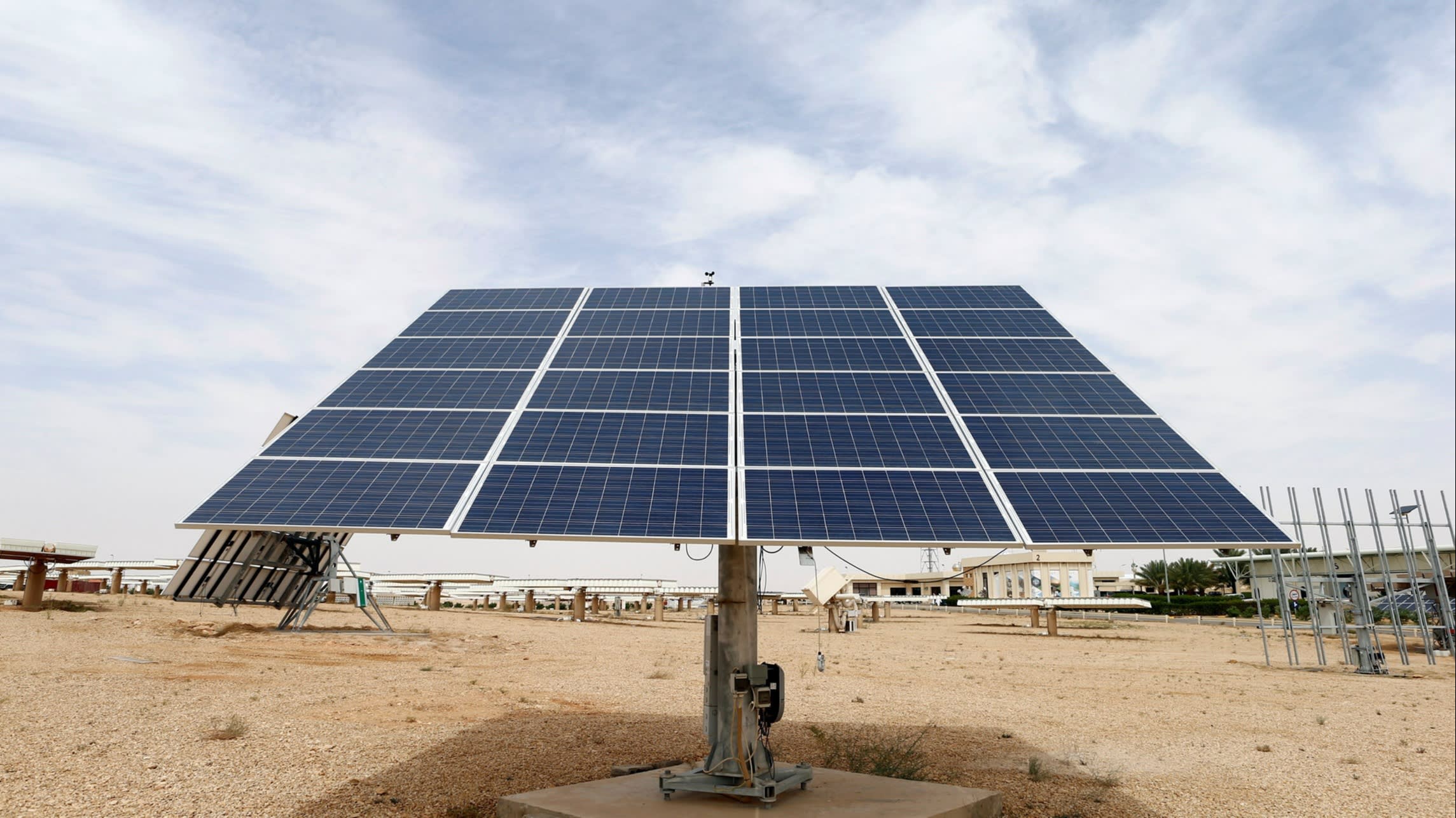 edking_I's tweet card. ACWA Power leads consortium that will build five solar and two wind projects in the kingdom