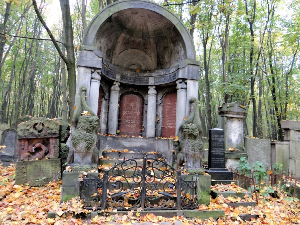 HJudaic's tweet card. TJHTalks A Portal to Pre-War Jewish Life in Warsaw: The Okopowa Cemetery Wednesday, July 30, 2025 11:00 pm PST 1:00 pm CDT 2:00 pm EST 8:00 pm CET 9:00 pm IST Speakers Franciszek Bojańczyk is the G…