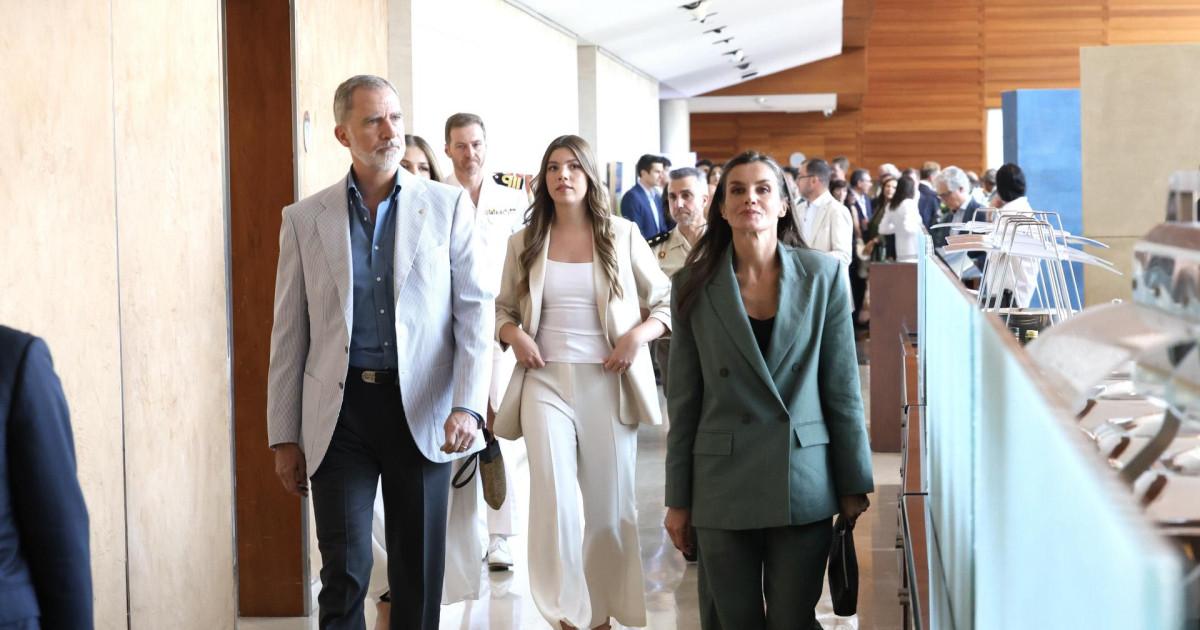 AlmudenaMF's tweet card. La entrega de premios será en el Gran Teatro del Liceo, y culminará con un esperado discurso de la Princesa Leonor