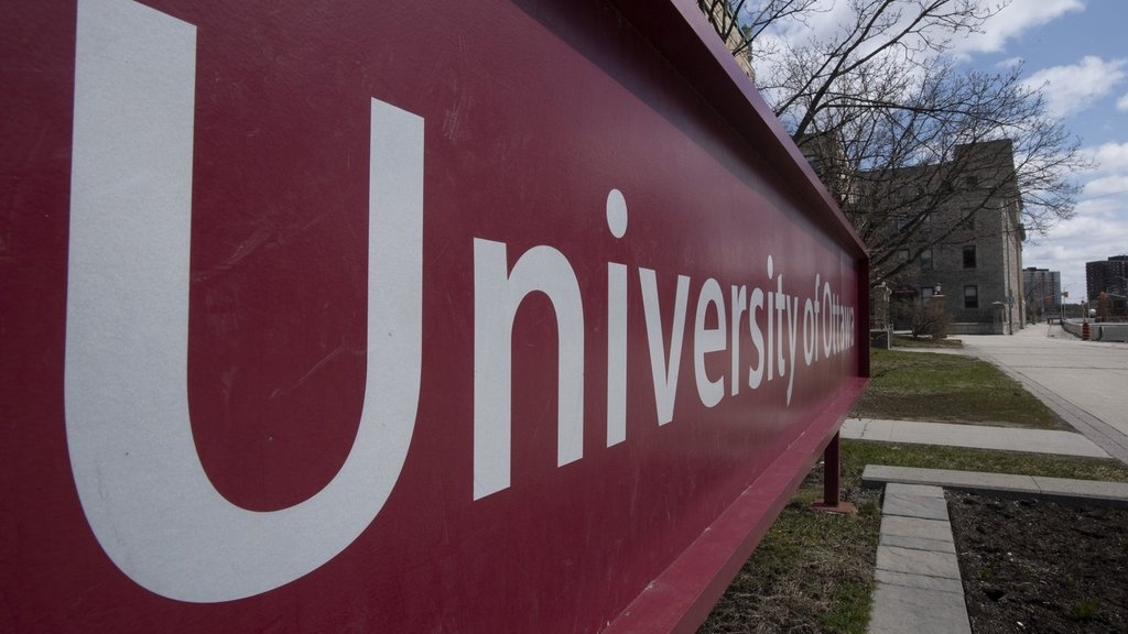 NoovoInfo's tweet card. Des chercheurs de l'Université d'Ottawa ont identifié un mécanisme qui permet aux cellules anormales de se multiplier comme si elles étaient saines, ce qui pourrait constituer un atout important dans...