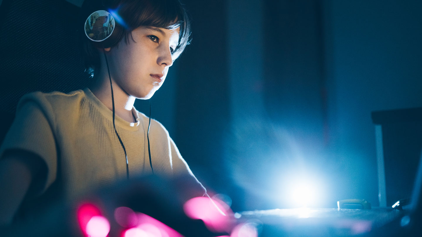 ScienceNews's tweet card. Banning screens is often not an option. So Science News spoke with experts studying screen use and addiction in teens to help families navigate this complex issue.