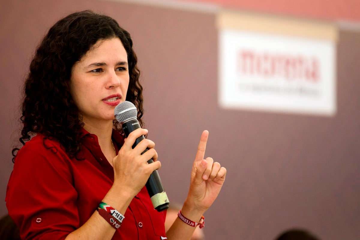 elpais_america's tweet card. La presidenta de la formación oficialista, Luisa María Alcalde, emprende una gira por todo el país para fortalecer al partido en los territorios de cara a las elecciones intermedias
