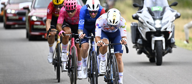 RTLFrance's tweet card. La 18ᵉ étape du Tour de France 2025 s'élancera de Vif pour rejoindre Courchevel Col de la Loze. Le parcours fait 171,5 km. L'arrivée est prévue entre 17h12 et 17h50.