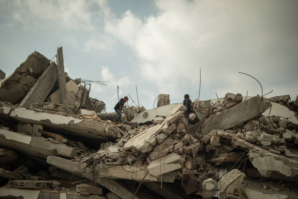 MSF_ITALIA's tweet card. MSF denuncia un tasso di mortalità allarmante a Gaza, soprattutto tra i bambini, causato dalla guerra e dal collasso del sistema sanitario.
