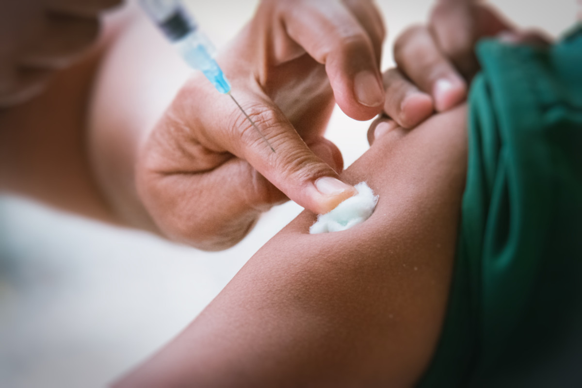 DiscoverMag's tweet card. Learn how olive oil’s anti-inflammatory components helped create a less painful and longer lasting mRNA vaccine, and showed promise for CRISPR and cancer treatments.