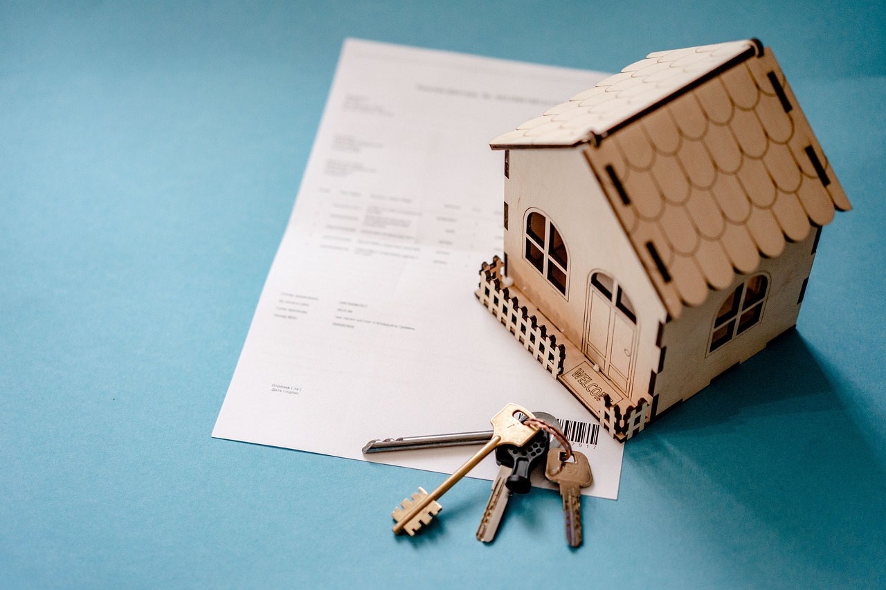 HungaryToday's tweet card. The message of the Home Start Program loan is to help young people at the beginning of their carrier to acquire their first home.