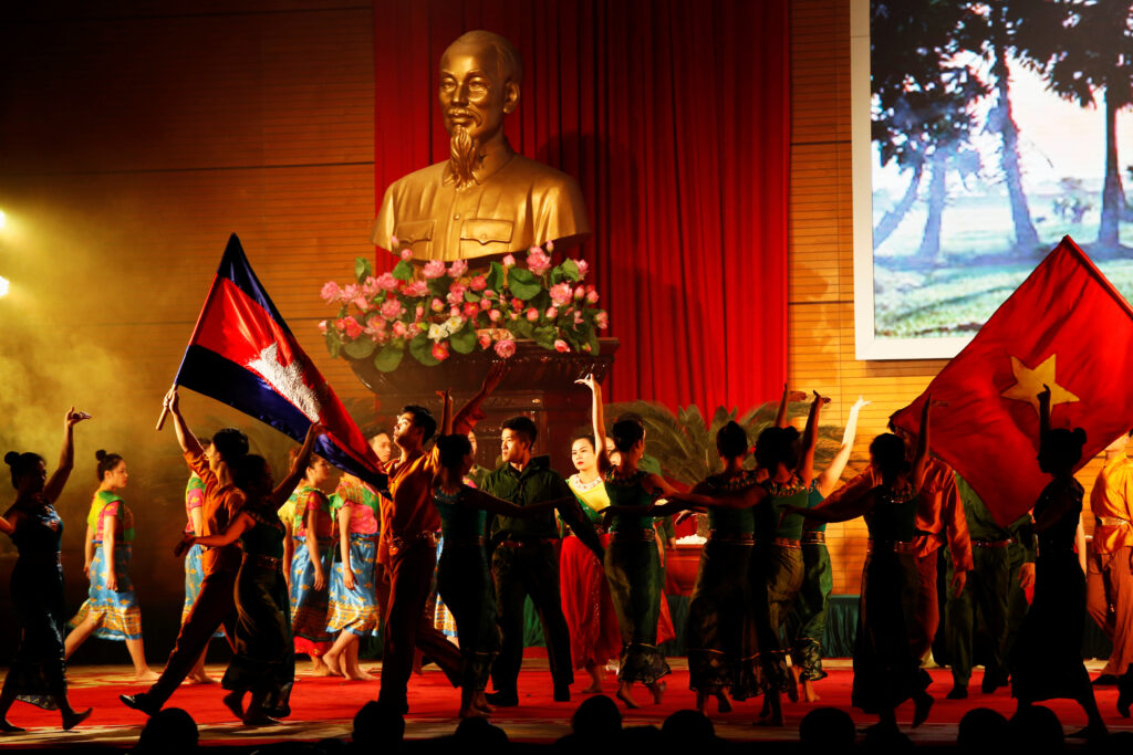 khacgiang's tweet card. Caught between the United States and China, Vietnam and Cambodia choose economic pragmatism over political frictions.