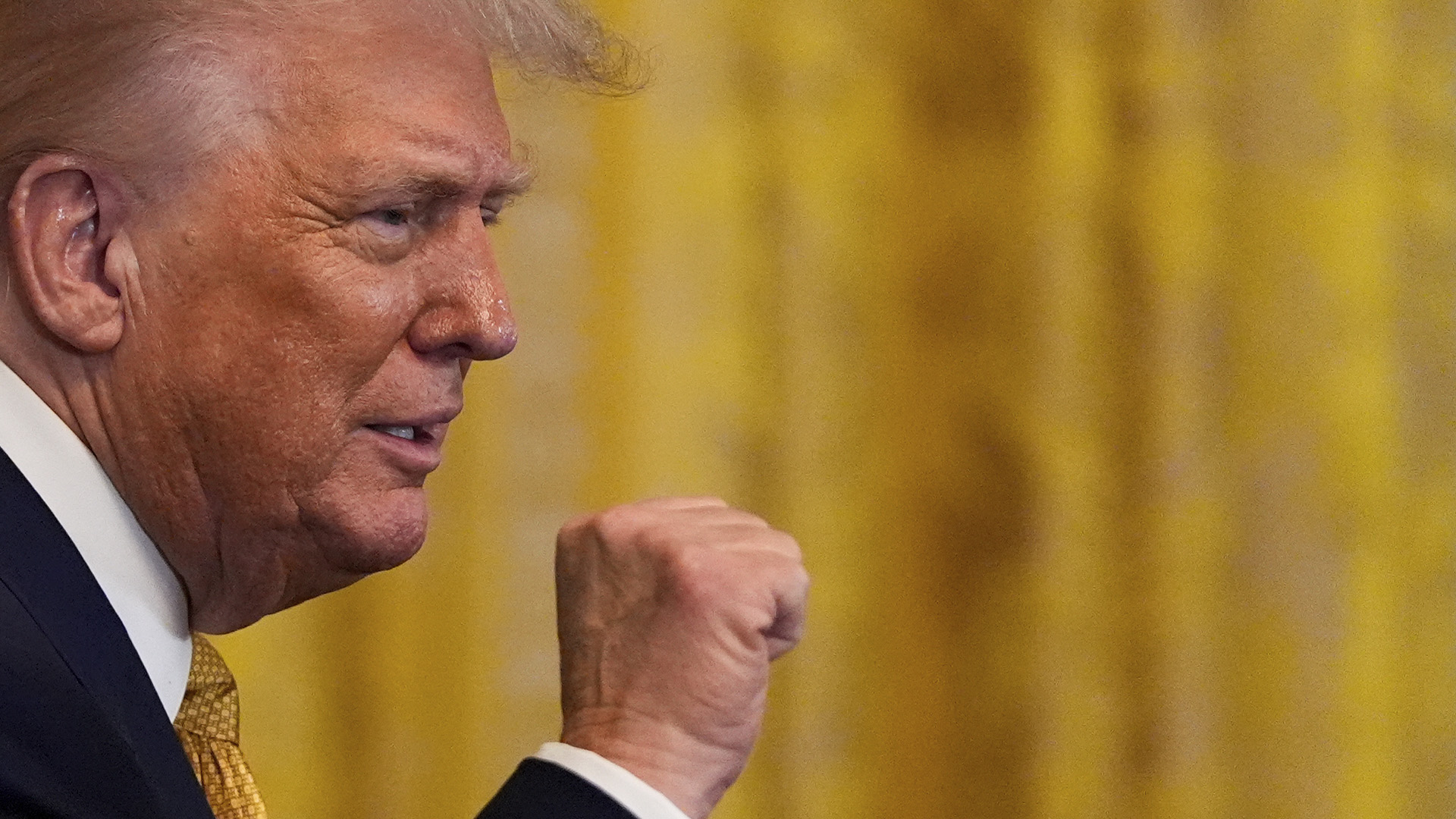 NoovoInfo's tweet card. Donald Trump a annoncé la conclusion d’un accord commercial « énorme » avec le Japon, la Chine confirmant de son côté mercredi qu’elle enverra son vice-premier ministre à de cruciales discussions...