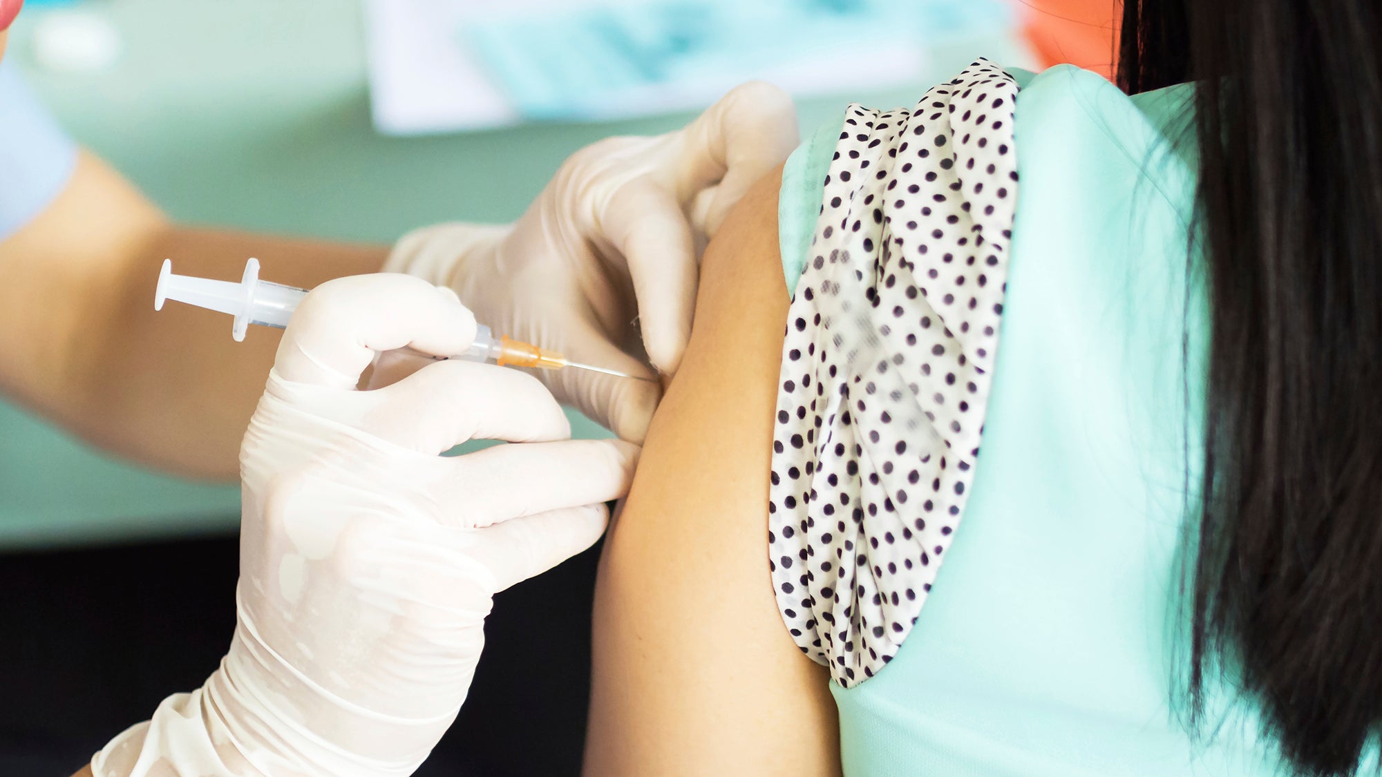 AnciraBecky's tweet card. A new poll from Harvard Chan School and the de Beaumont Foundation shows that childhood vaccine requirements are widely supported across political groups.