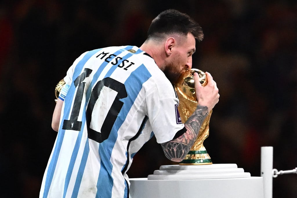 BenHorlock's tweet card. The latest Lionel Messi transfer news has indicated that Como are potentially plotting a sensational move for the Argentine superstar. 