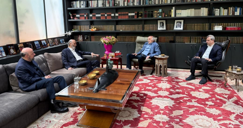 lorienttoday's tweet card. Former head of the Progressive Socialist Party (PSP) Walid Joumblatt met on Wednesday at his Beirut residence with the head of the Lebanese Forces (LF), Samir Geagea, who was accompanied by LF MP...