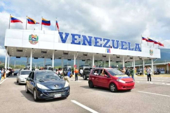 cb24tv's tweet card. EEUU mantiene la prohibición de viajes a Venezuela por riesgo extremo de detención arbitraria y tortura; recomienda abandonar el país inmediatamente.