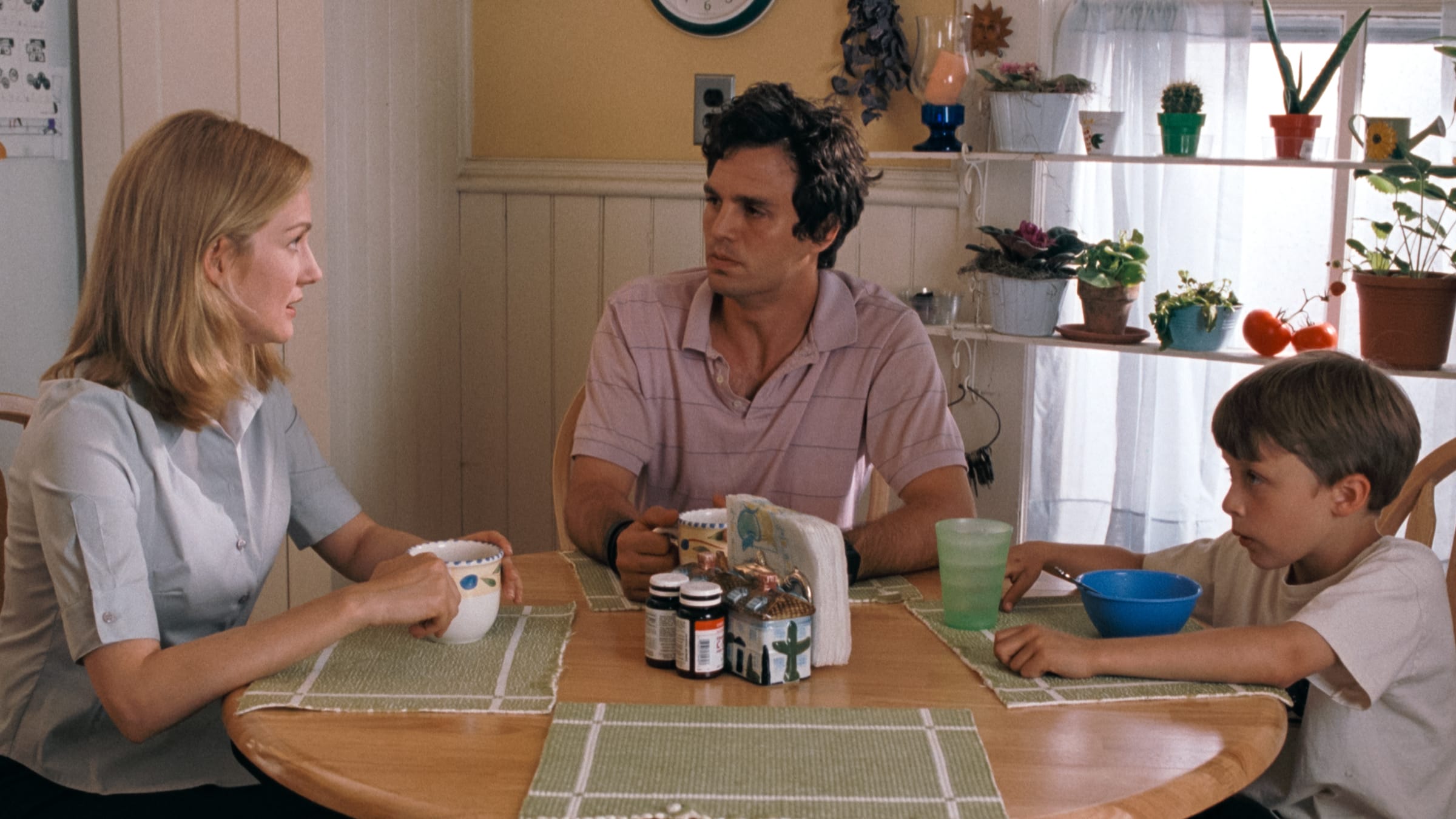 phenocine's tweet card. In his achingly beautiful debut feature, Kenneth Lonergan captures the dynamics of a sibling relationship shaped by grief, revealing its complexities with narrative economy and deep emotion.