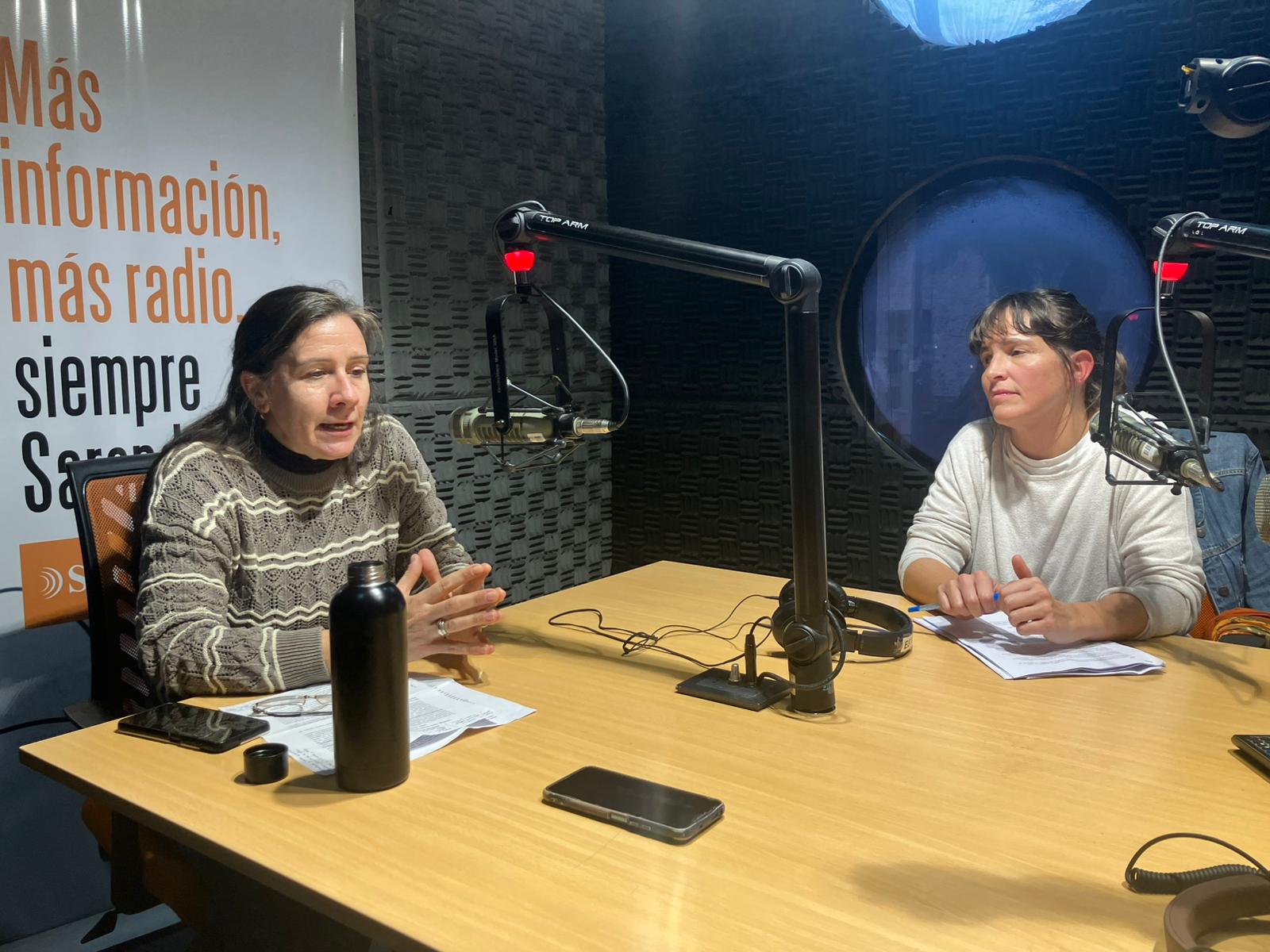 investigauy's tweet card. Virginia Courdin (ingeniera agrónoma e investigadora en Cenur) y Cinthia Álvarez (economista y geranta del área de Formación e Investigación de la ANNI) fueron entrevistadas en Palabras Cruzadas