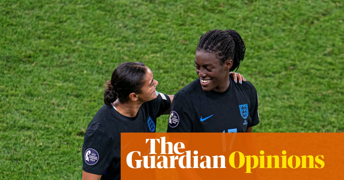 theguardianfeed's tweet card. Manager Sarina Wiegman says it was a reaction to social media abuse of Jess Carter. The abuse is what makes it necessary: that call was wrong, says Guardian diversity editor Joseph Harker