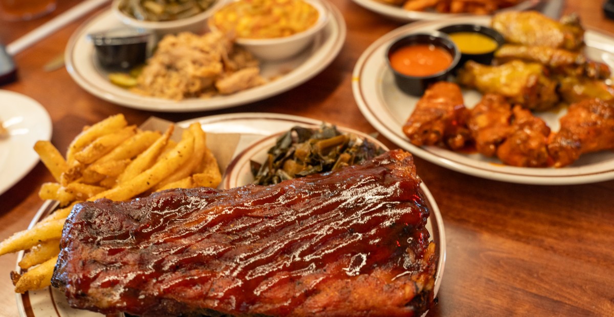 EaterCarolinas's tweet card. Where to eat and drink in in the PeeDee town of Florence