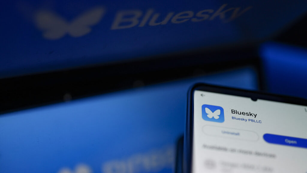EvEBiotech's tweet card. #MedTwitter is migrating en masse from X to Bluesky, suddenly making it an essential hub for scientific discourse. Here's why.