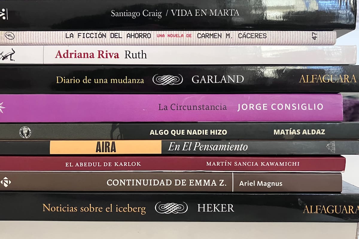 penguinlibrosar's tweet card. En esta edición concursaron 170 novelas de autores argentinos publicadas en 2024, ochenta menos que en la anterior; se entregarán cinco millones de pesos