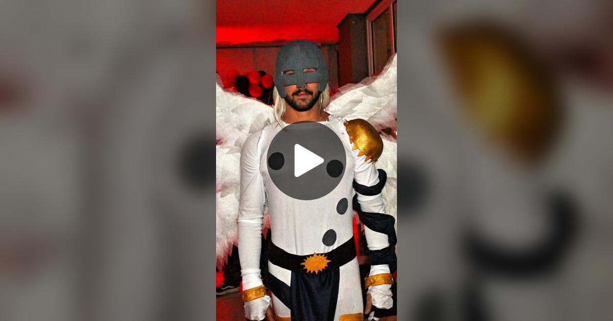 doquinto's tweet card. 54 likes, 11 comments. “Finalmente saiu meu #cosplay de #Angemon para o”