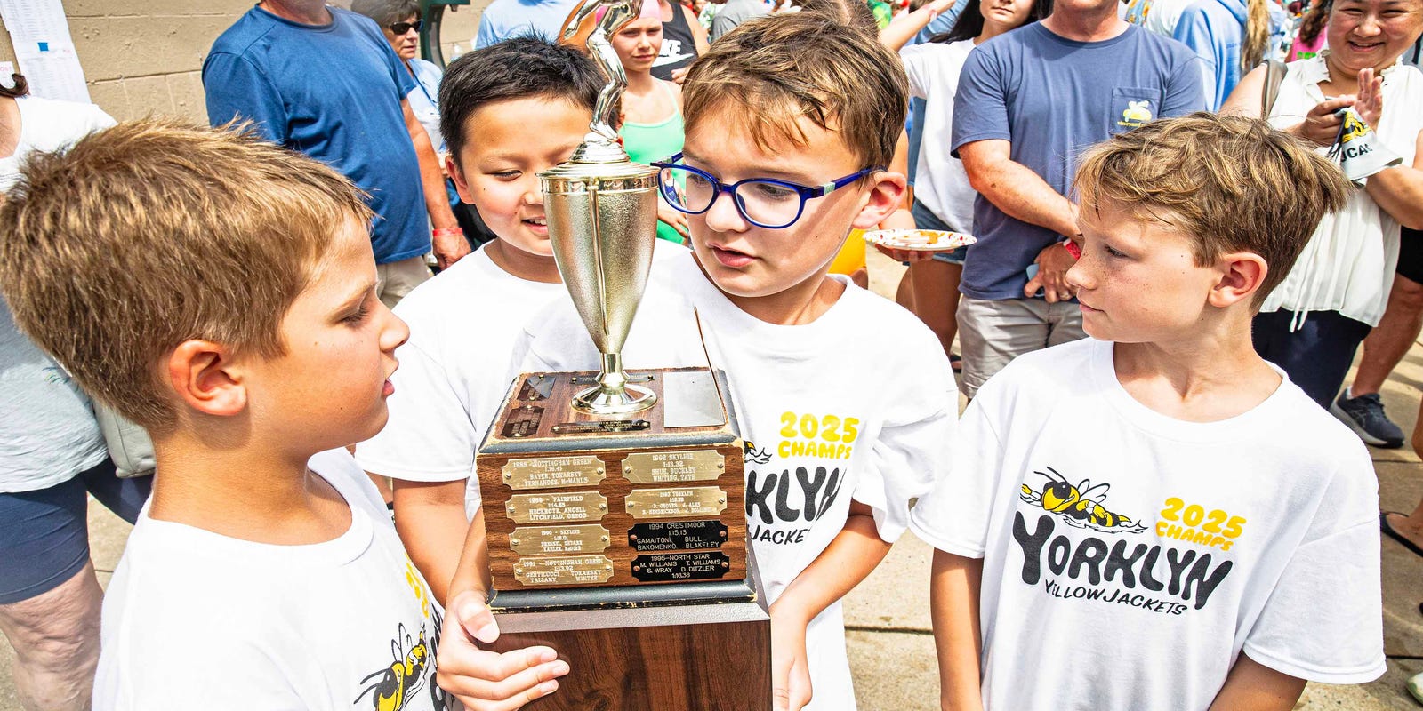 delawareonline's tweet card. Photos from July 11-19, 2025, highlight The Suburban Swim League, Delaware State Fair, Felton Farm, and Little League softball