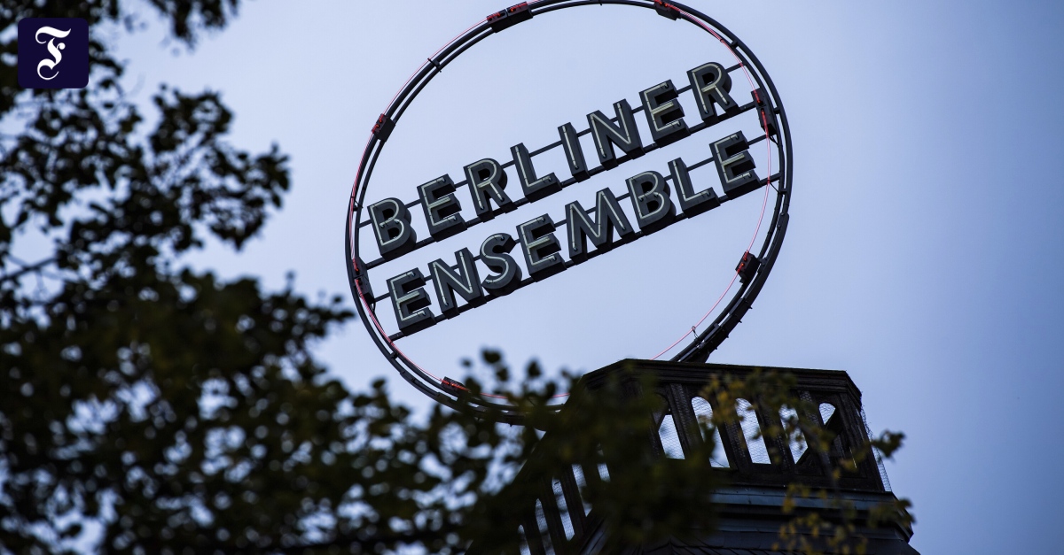 FAZ_Feuilleton's tweet card. Der Berliner Kulturhaushalt schrumpft im nächsten Jahr nur um 110 statt 130 Millionen Euro. Aber das ist immer noch viel zu viel. Denn außer Kunst und Kultur hat die Hauptstadt nicht viel im Angebot.