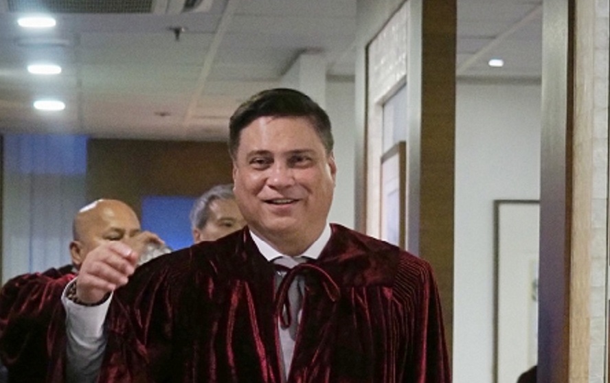 AntonMonta2's tweet card. COMMENTARY: Even before the impeachment trial has begun, Zubiri has already rendered a verdict. And his verdict is acquittal. He has violated his oath of office.