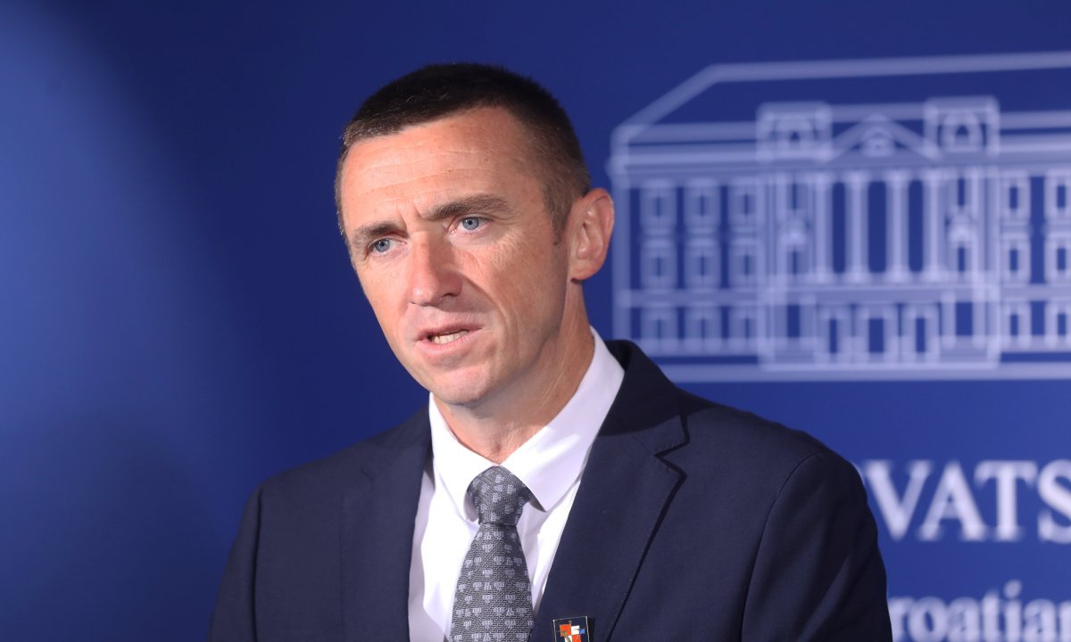 DjGarda's tweet card. Postignut je dogovor između čelnika DP-a i HDZ-a Ivana Penave i Andreja Plenkovića o osnivanju povjerenstva za utvrđivanje činjenica oko zločina nakon Drugog svjetskog rata, kojem će na čelu biti...