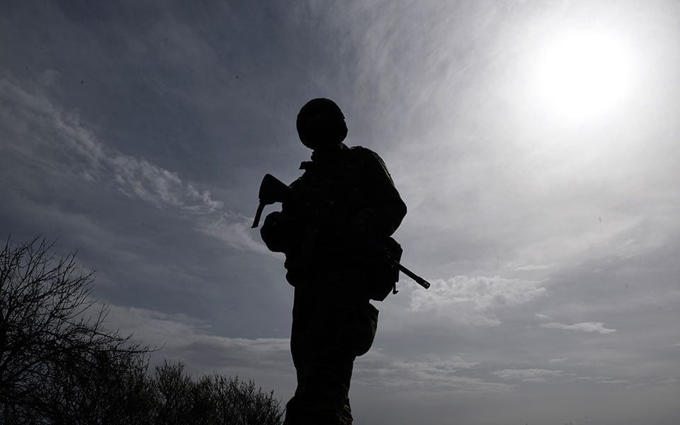 ekathimerini's tweet card. The Ministry of National Defense is introducing a new salary scheme for conscripts, with monthly compensation set to rise significantly, up to €100 from the current €8.70, according to Kathimerini...