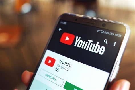 EconXFin's tweet card. YouTube ha rimosso oltre 30.000 canali collegati a operazioni di disinformazione russa e cinese. Ecco come la piattaforma sta affrontando le campagne di propaganda globale.