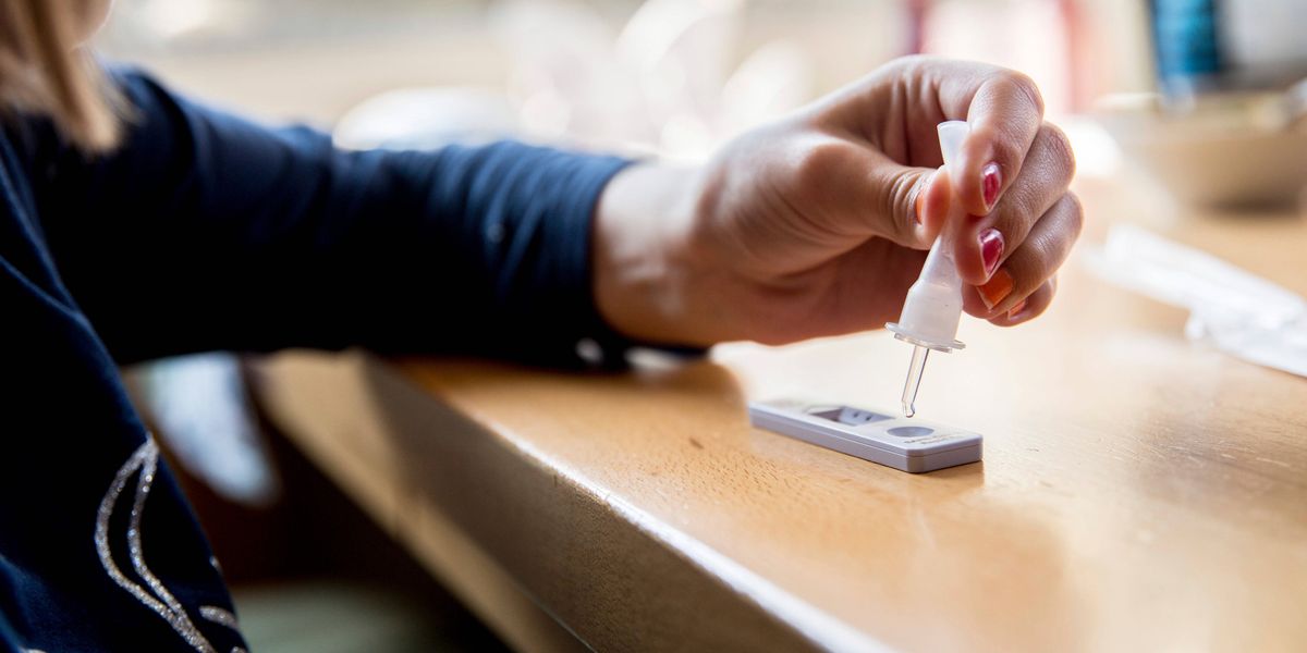 Mashreghi_Lab's tweet card. Lange war unklar, warum Kinder infolge einer Coronainfektion lebensgefährlich an der Entzündungsreaktion Pims erkranken können. Nun wollen Forschende die Ursache gefunden haben: Ein weiteres Virus...