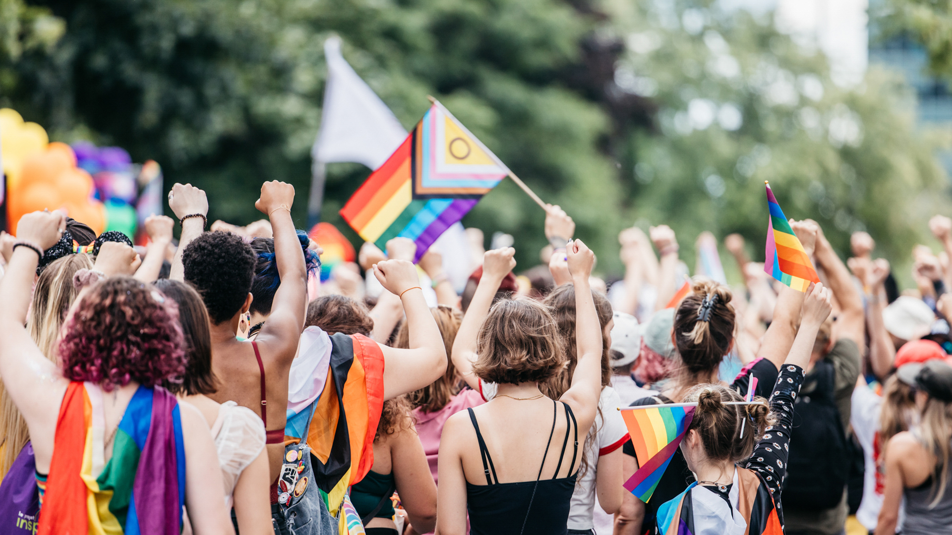 NoovoInfo's tweet card. Fierté Montréal propose des festivités «hautes en célébrations et revendications» pour son festival 2025 - une 19e édition - qui aura lieu du 31 juillet au 10 août sous la co-présidence de Ness...