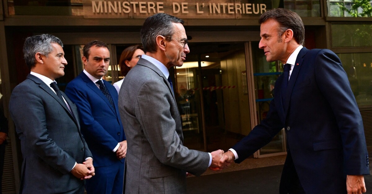 FigaroPolitique's tweet card. Avant leur tête-à-tête, la tension monte entre Emmanuel Macron et Bruno Retailleau