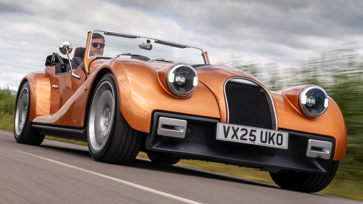 ntvde's tweet card. Der Morgan Supersport hat die Technik eines Neuwagens, sieht aber aus wie Autos ganz früher. Genau dieser Widerspruch macht seinen Reiz aus und den neuen Supersport, der auf dem BMW Z4 basiert, zu...