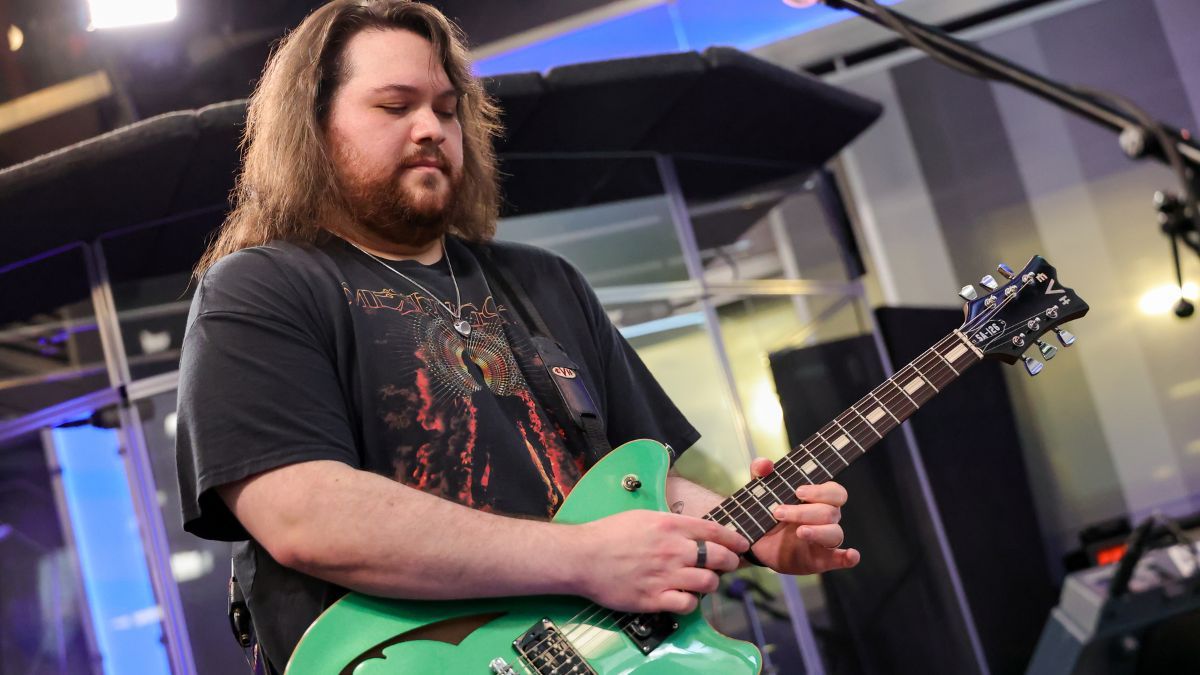 GuitarWorld's tweet card. Shredding does feature on Mammoth’s third album, The End, but guitar solos aren’t always a given